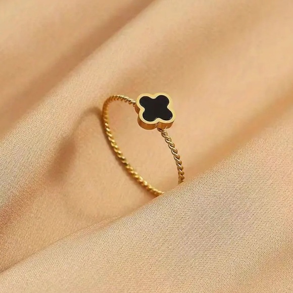 Women’s Gold Black Clover Flower Twist Ring Stainless Steel Daily Wear Size 9 - Picture 1 of 7